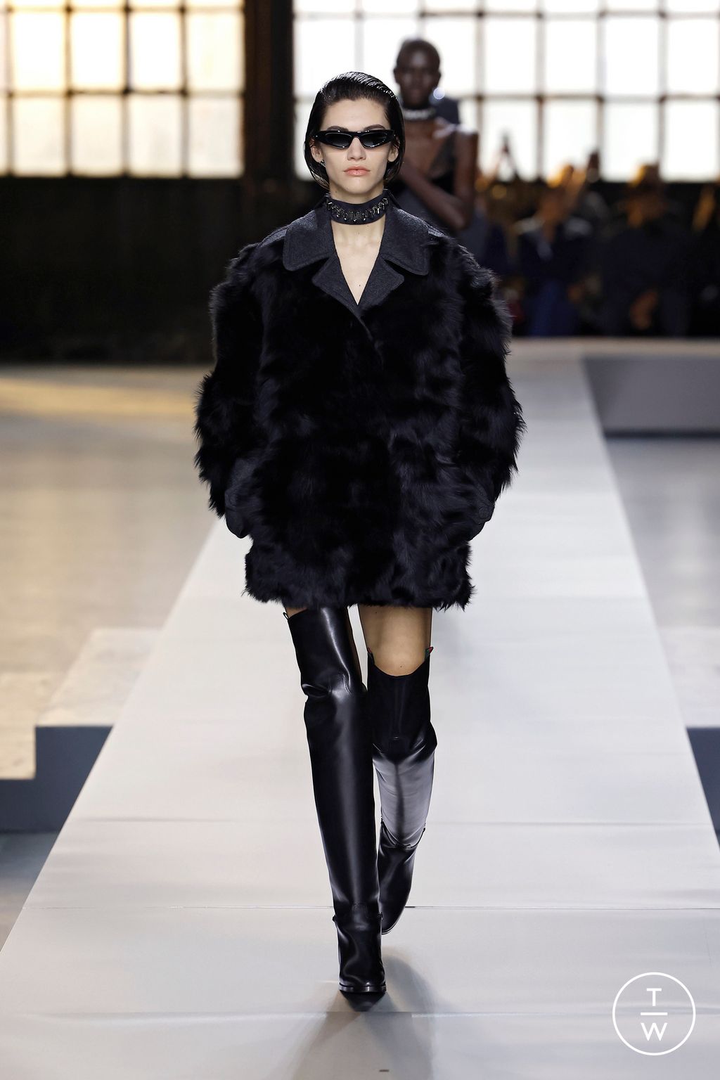 Fashion Week Milan Fall/Winter 2024 look 30 from the Gucci collection womenswear