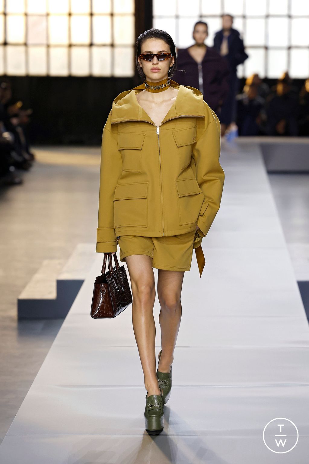 Fashion Week Milan Fall/Winter 2024 look 38 from the Gucci collection womenswear