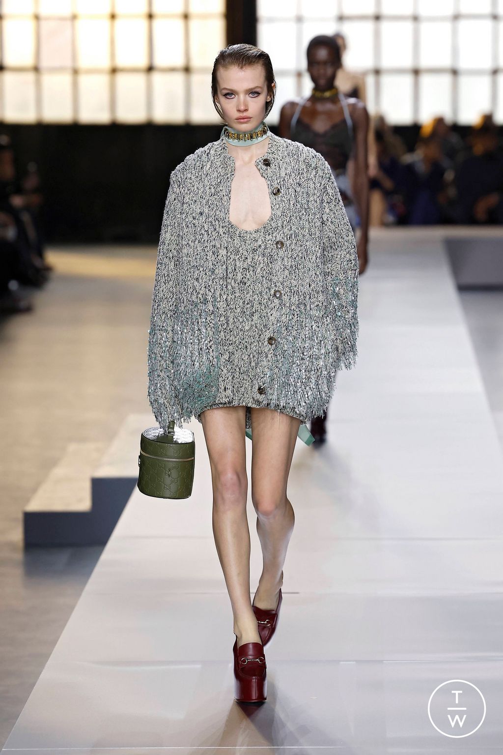 Fashion Week Milan Fall/Winter 2024 look 43 from the Gucci collection womenswear