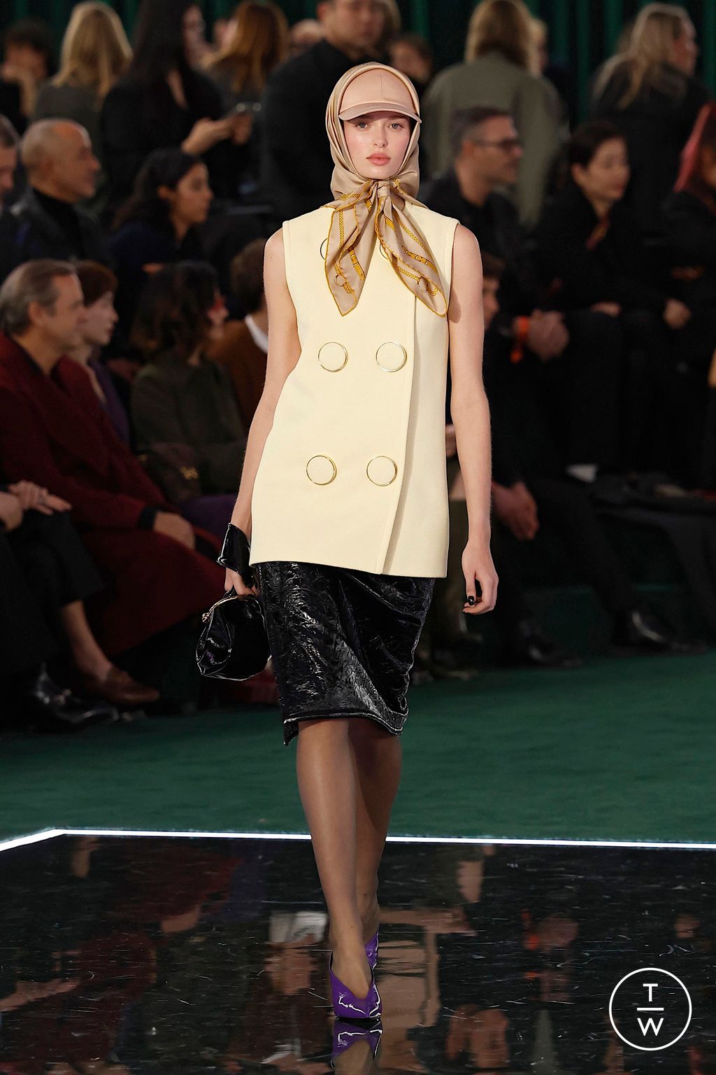 Fashion Week Milan Fall/Winter 2025 look 2 from the Gucci collection womenswear