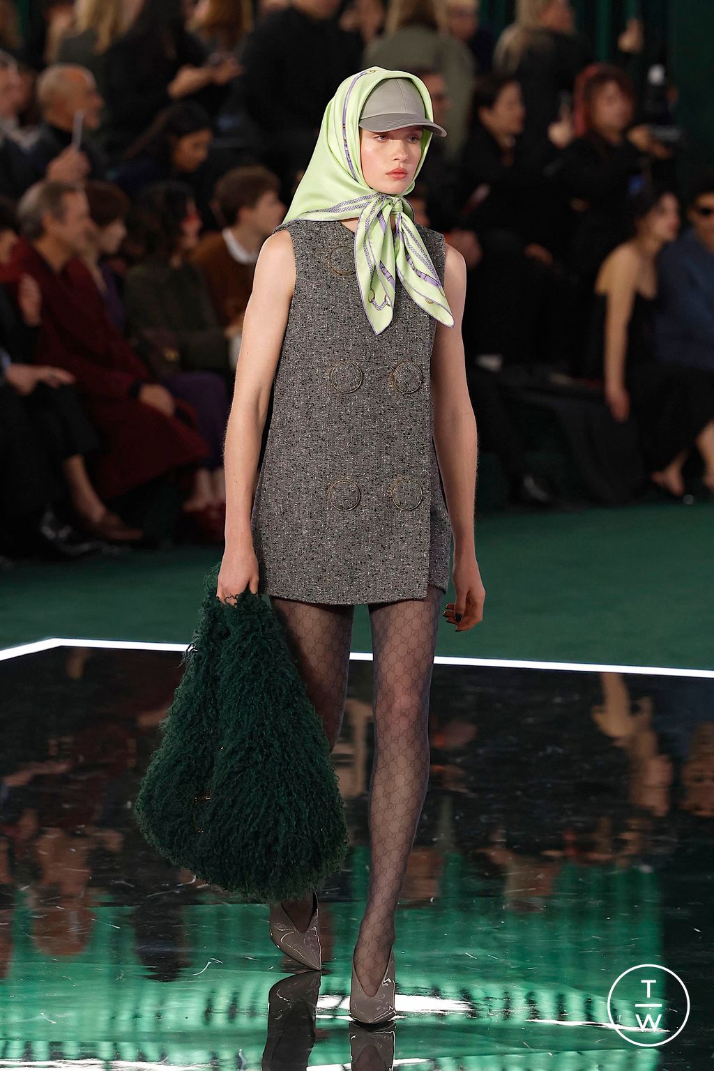 Fashion Week Milan Fall/Winter 2025 look 6 de la collection Gucci womenswear