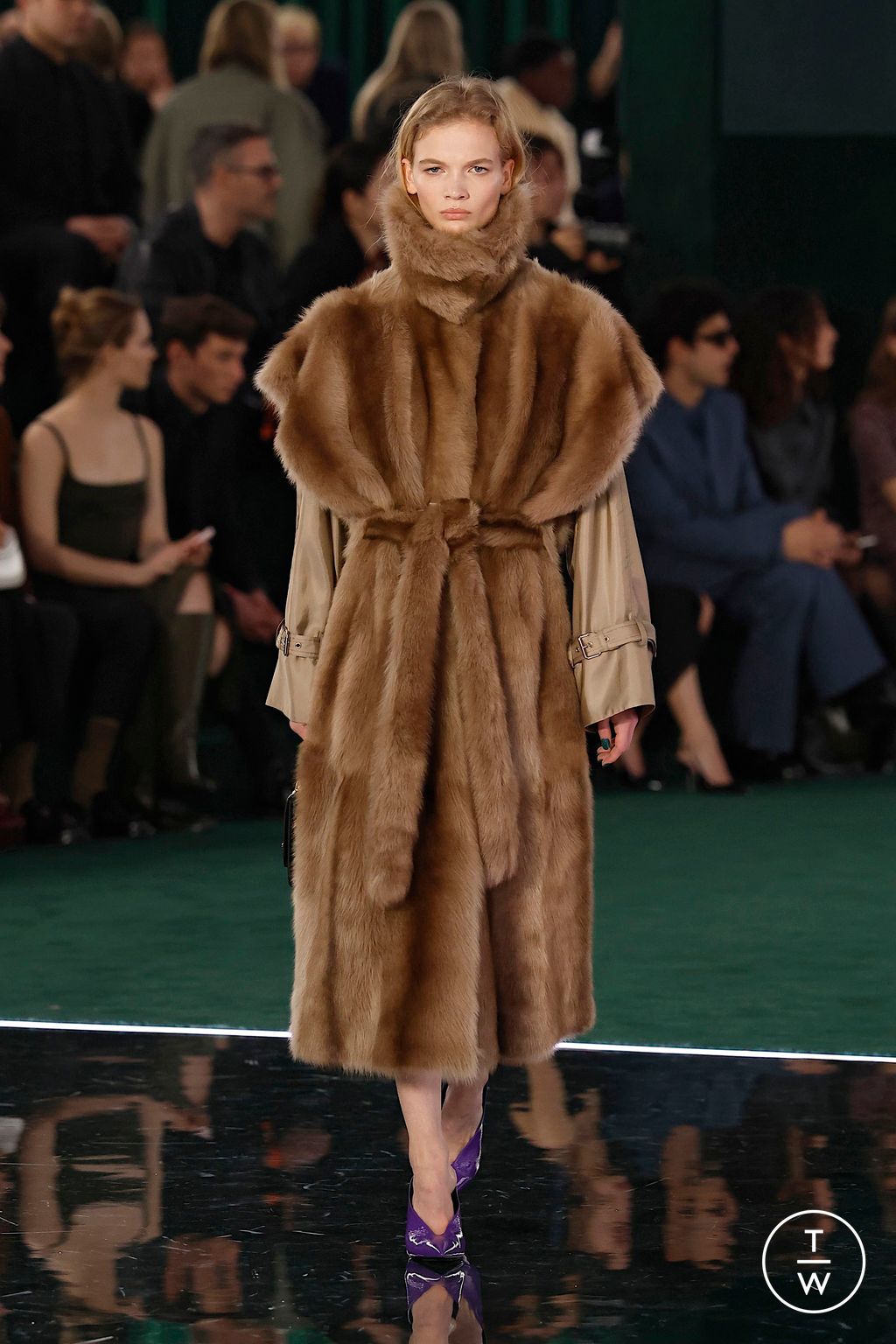 Fashion Week Milan Fall/Winter 2025 look 8 de la collection Gucci womenswear