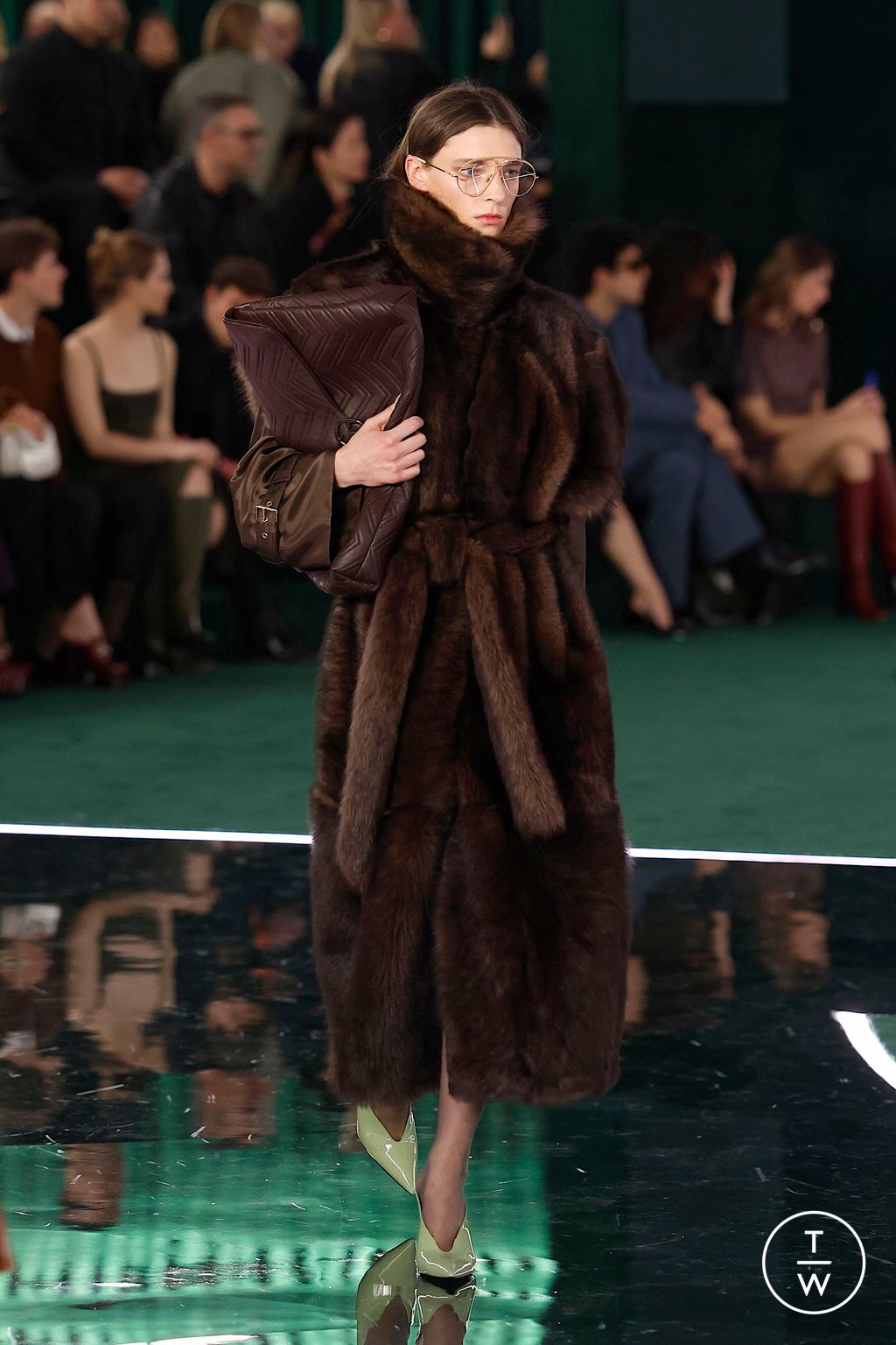 Fashion Week Milan Fall/Winter 2025 look 14 de la collection Gucci womenswear