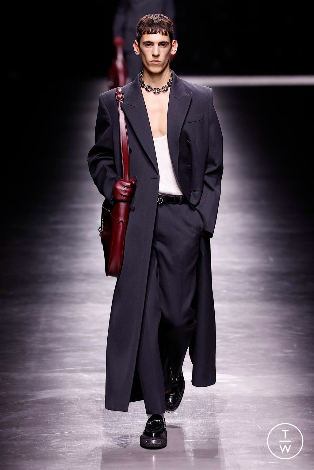 Fashion Week Milan Fall/Winter 2024 look 1 de la collection Gucci menswear