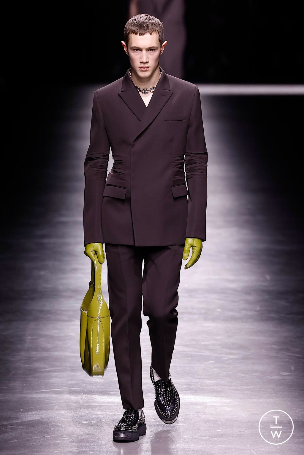 Fashion Week Milan Fall/Winter 2024 look 4 from the Gucci collection menswear