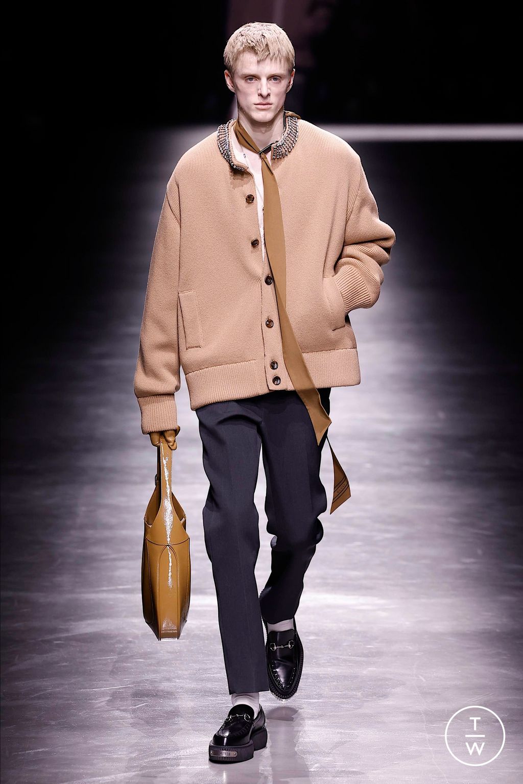 Fashion Week Milan Fall/Winter 2024 look 7 de la collection Gucci menswear