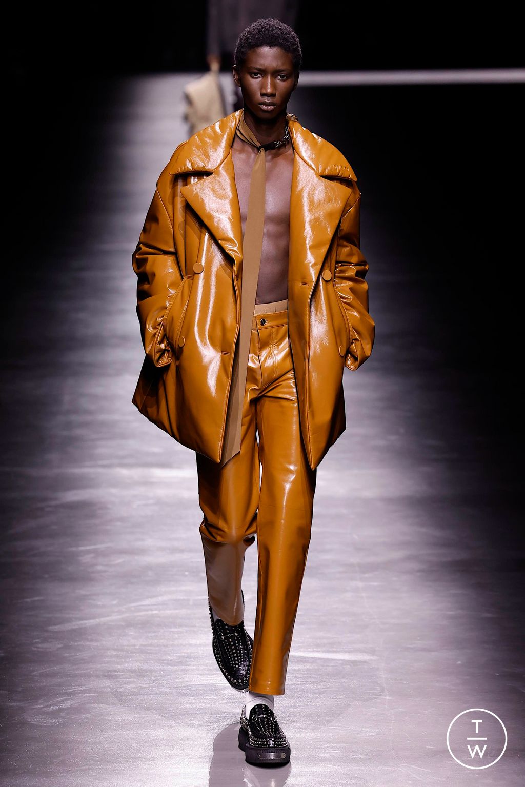 Fashion Week Milan Fall/Winter 2024 look 21 de la collection Gucci menswear