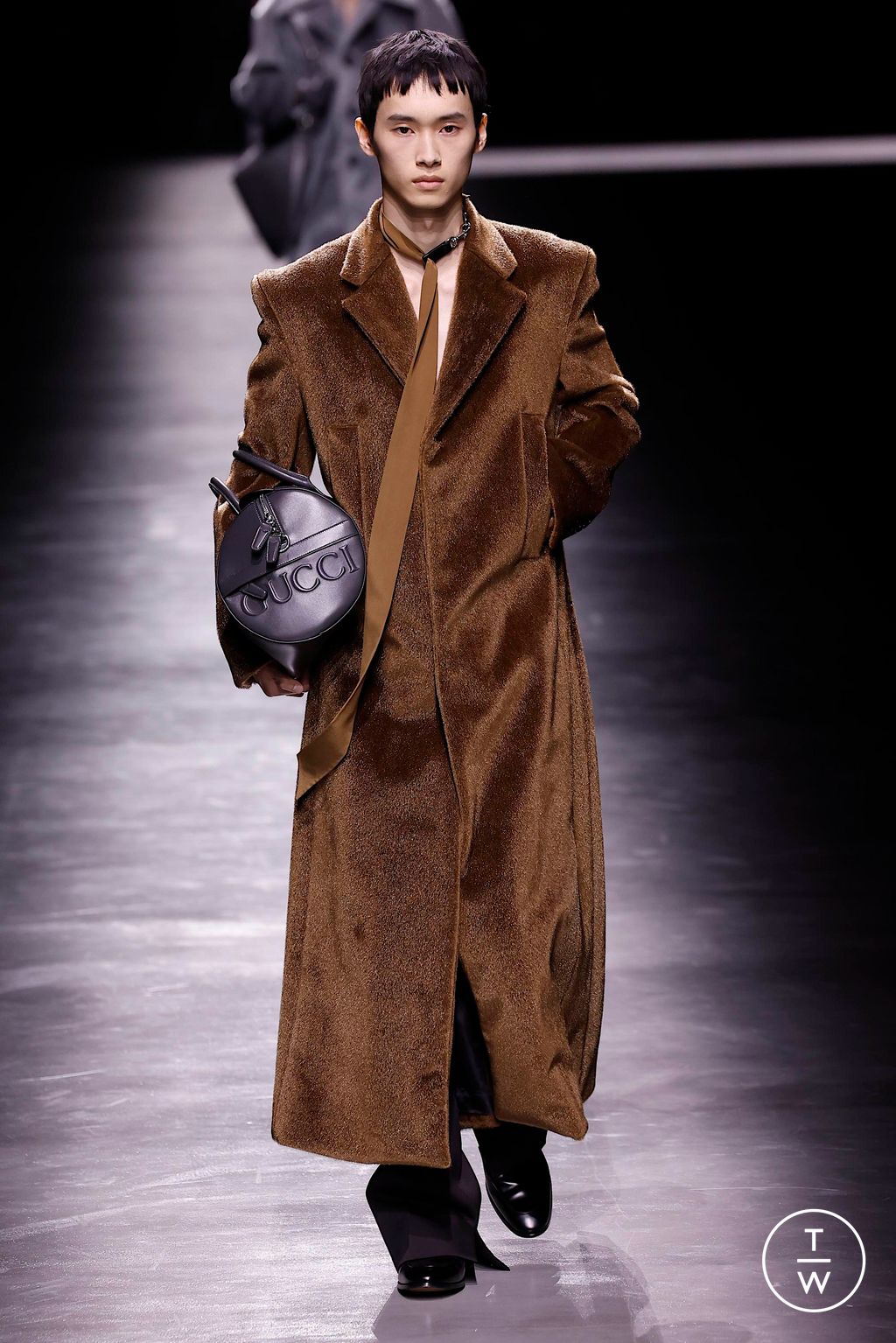 Fashion Week Milan Fall/Winter 2024 look 24 from the Gucci collection menswear