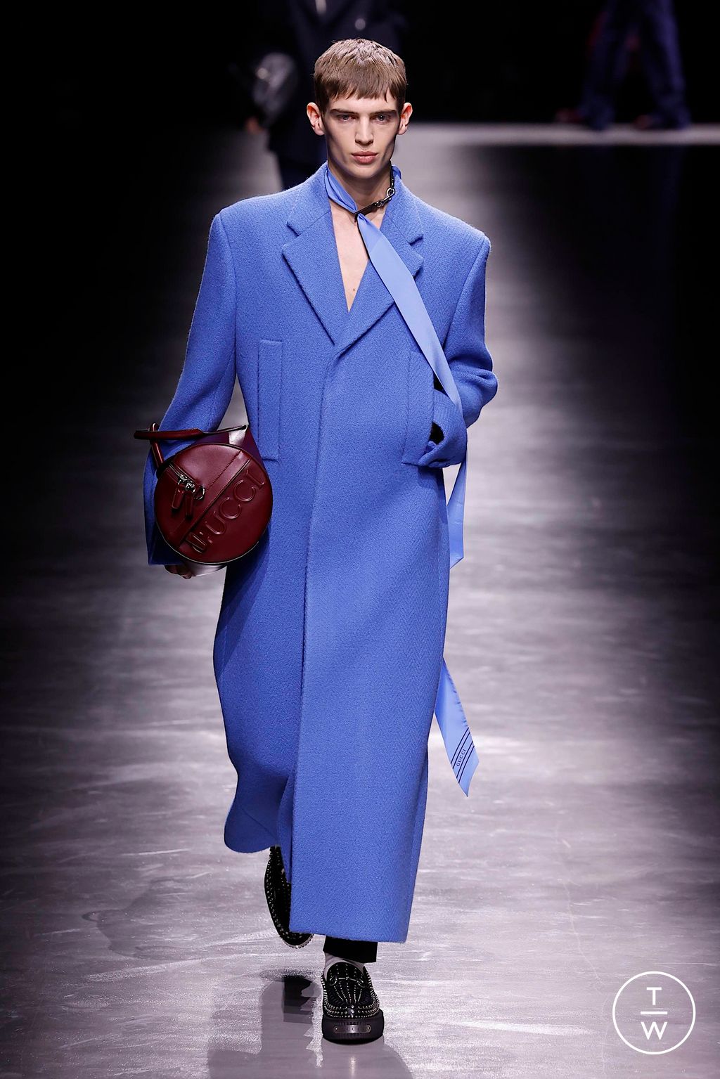 Fashion Week Milan Fall/Winter 2024 look 32 from the Gucci collection menswear