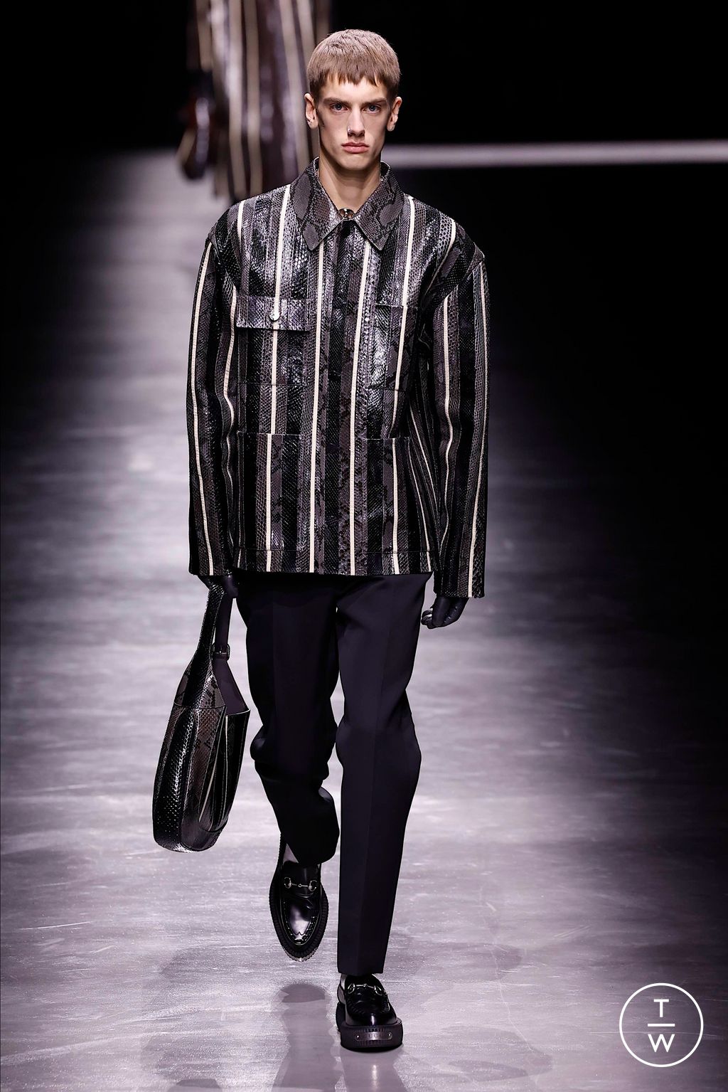 Fashion Week Milan Fall/Winter 2024 look 40 from the Gucci collection menswear