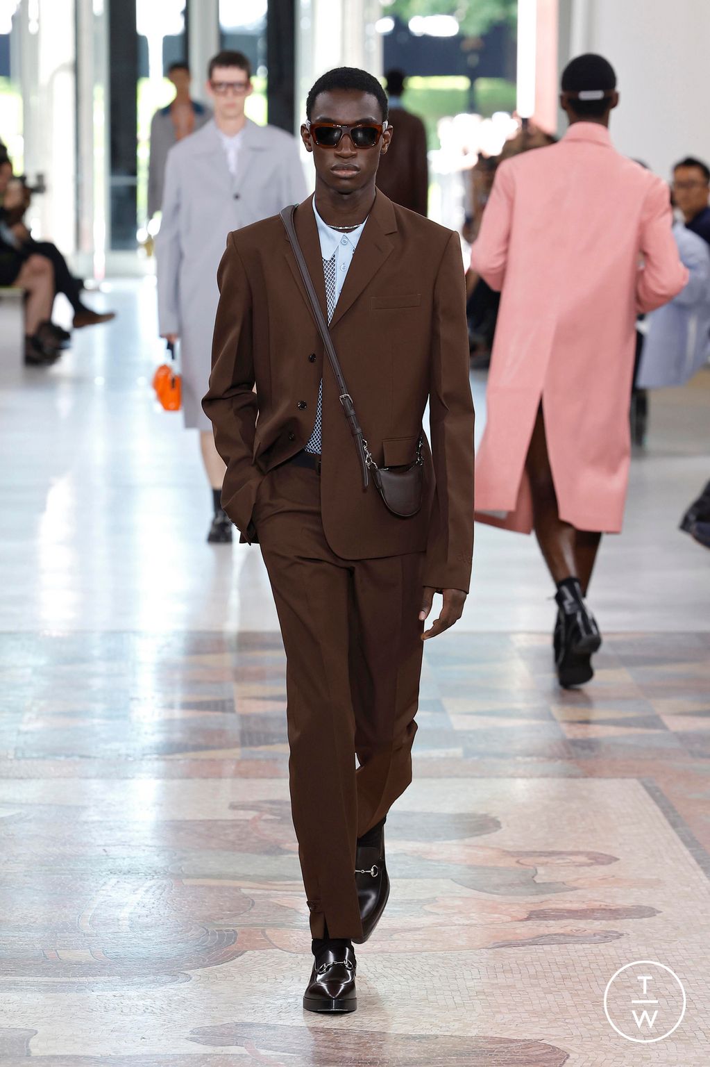 Fashion Week Milan Spring/Summer 2025 look 6 de la collection Gucci menswear