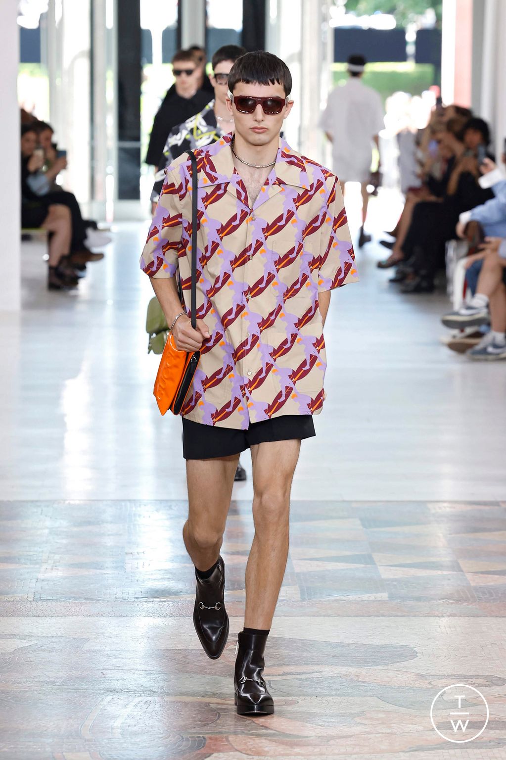 Fashion Week Milan Spring-Summer 2025 look 15 from the Gucci collection 男装