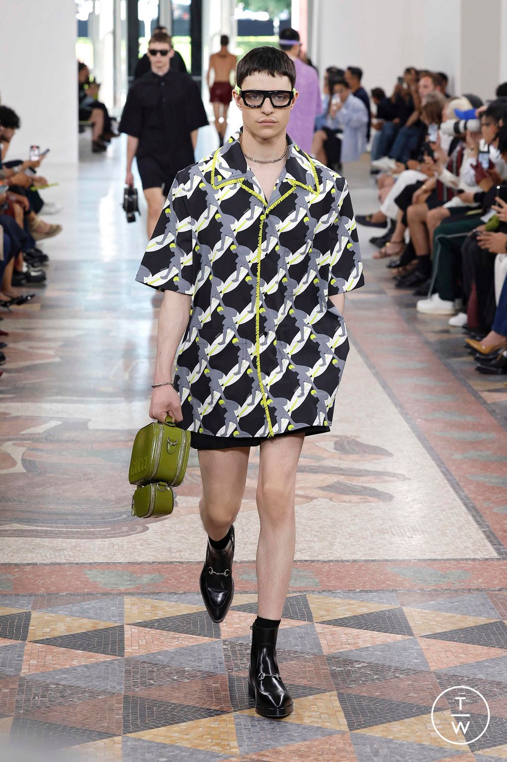 Fashion Week Milan Spring-Summer 2025 look 16 de la collection Gucci menswear