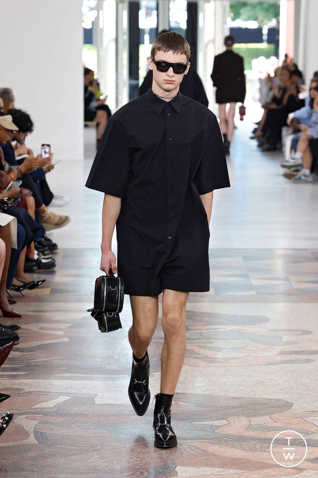 Fashion Week Milan Spring-Summer 2025 look 17 from the Gucci collection menswear