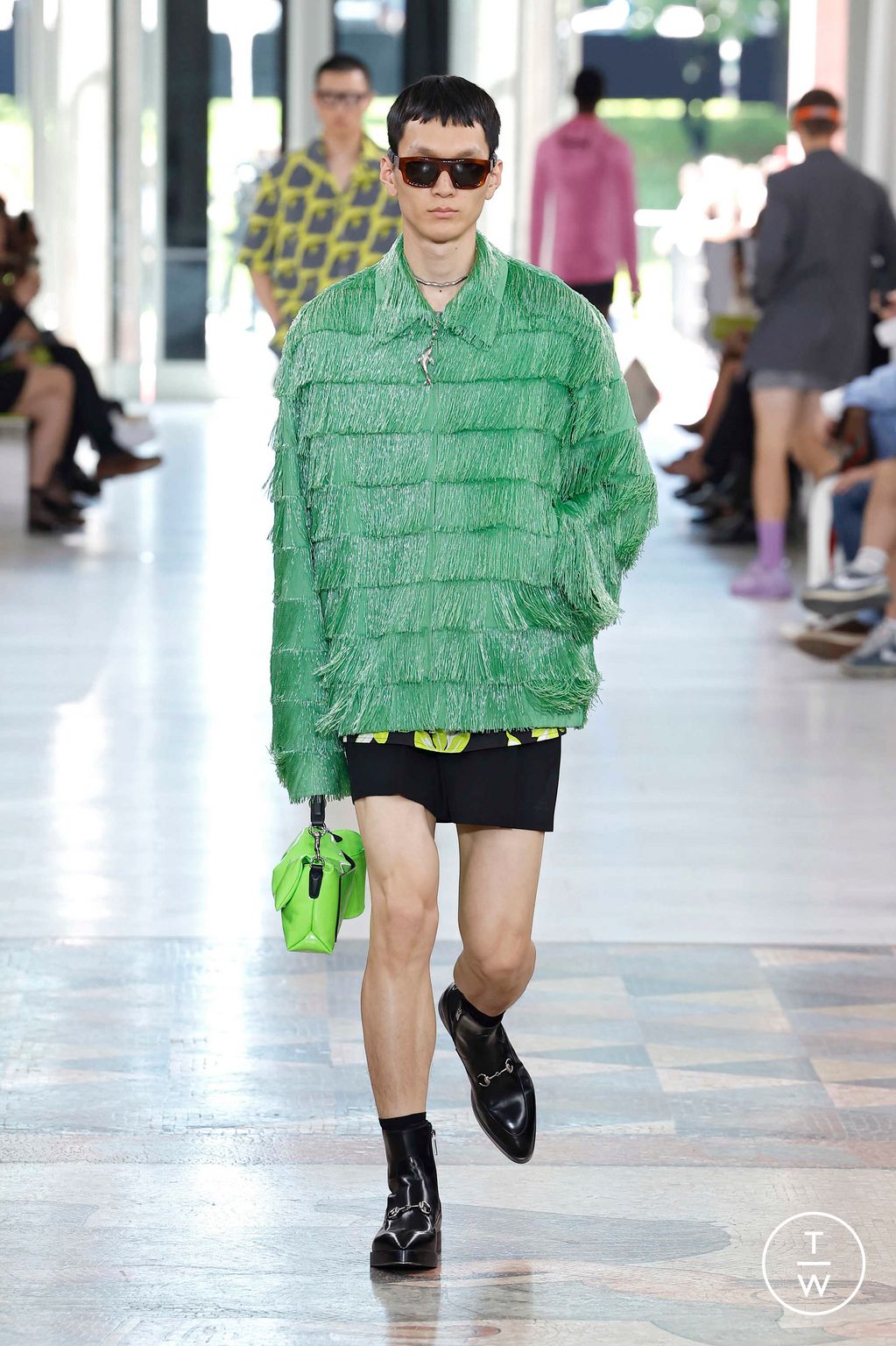 Fashion Week Milan Spring-Summer 2025 look 28 from the Gucci collection menswear