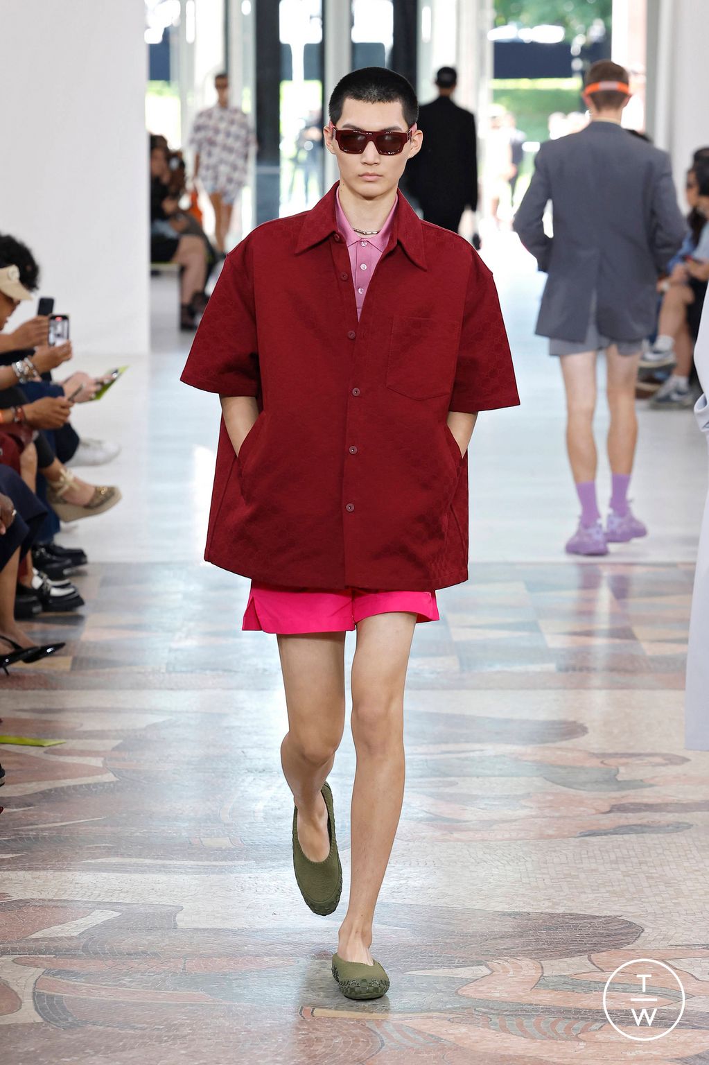 Fashion Week Milan Spring/Summer 2025 look 39 from the Gucci collection menswear