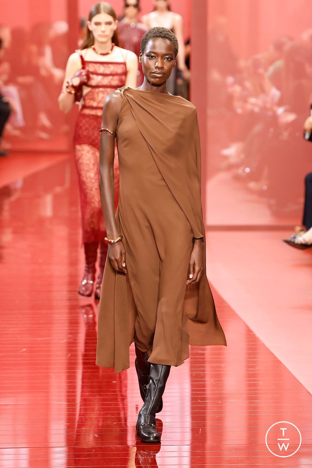 Fashion Week Milan Spring-Summer 2025 look 9 from the Gucci collection 女装