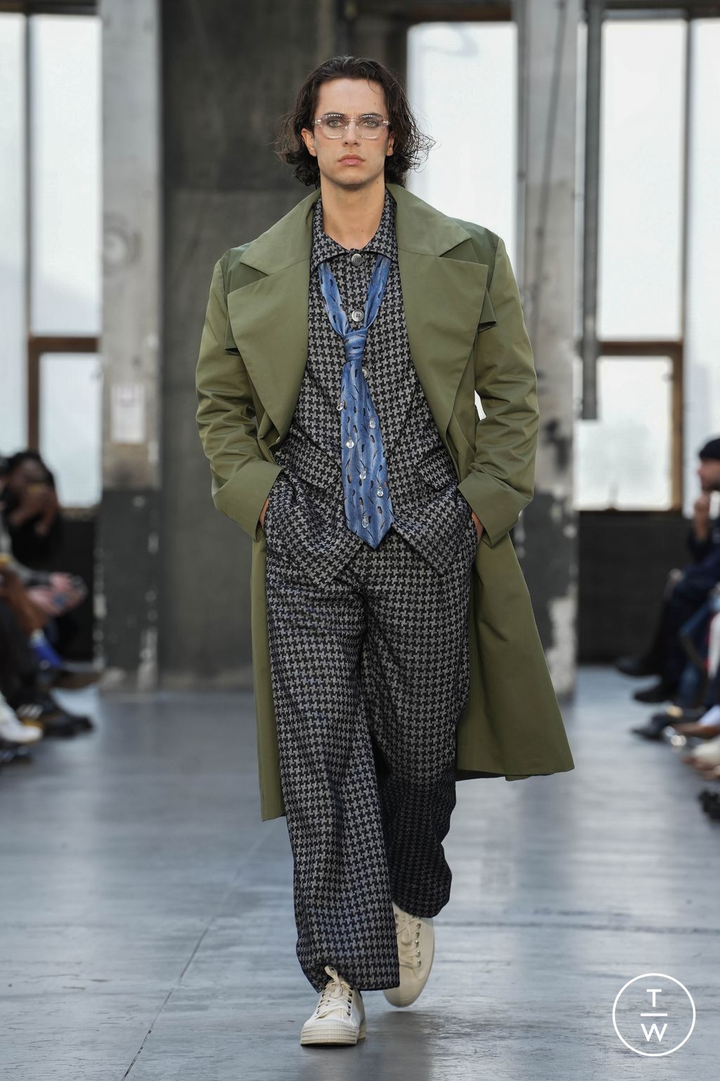 Fashion Week Paris Fall/Winter 2023 look 4 from the Gunther collection menswear