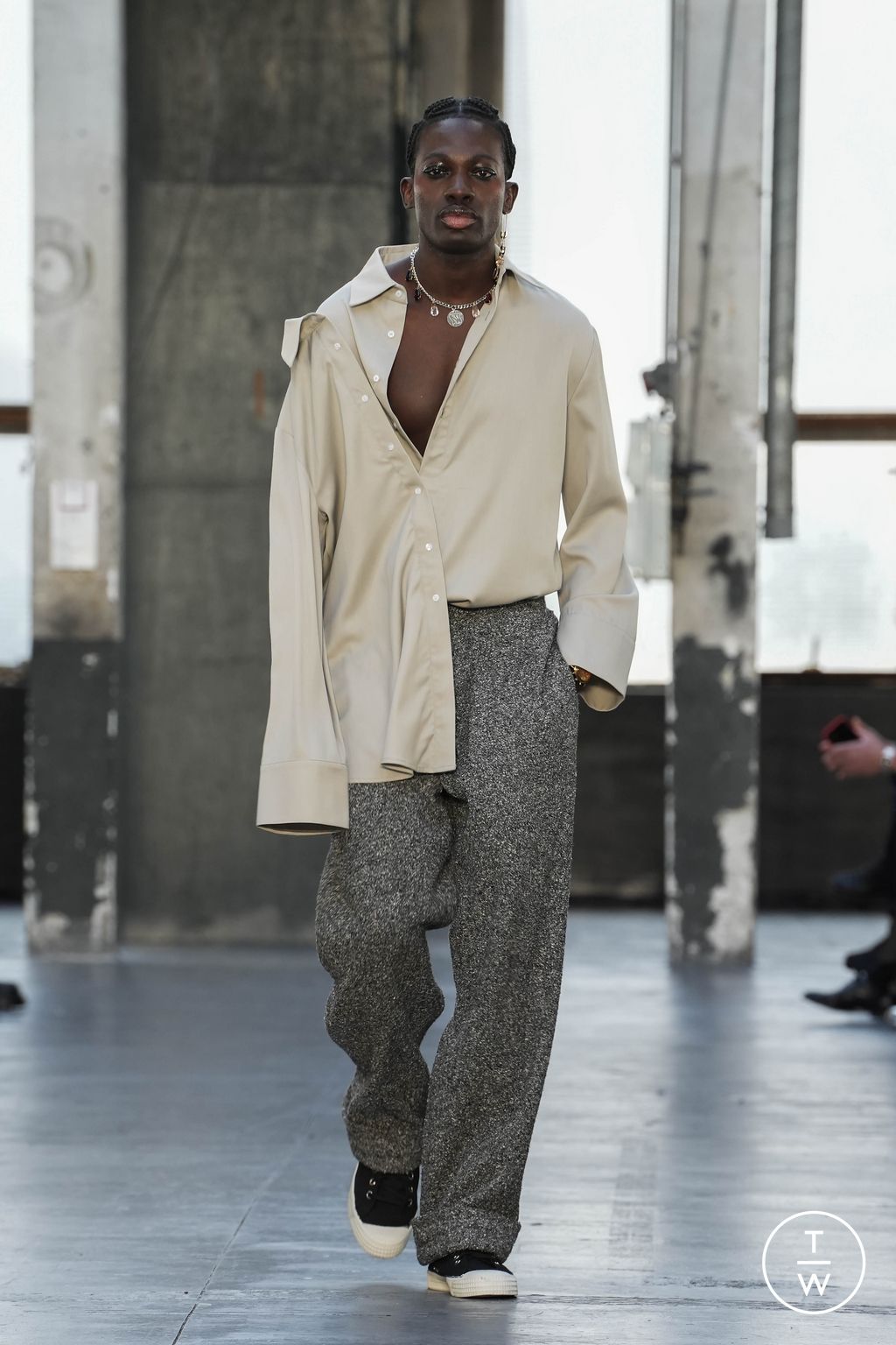 Fashion Week Paris Fall/Winter 2023 look 10 from the Gunther collection menswear