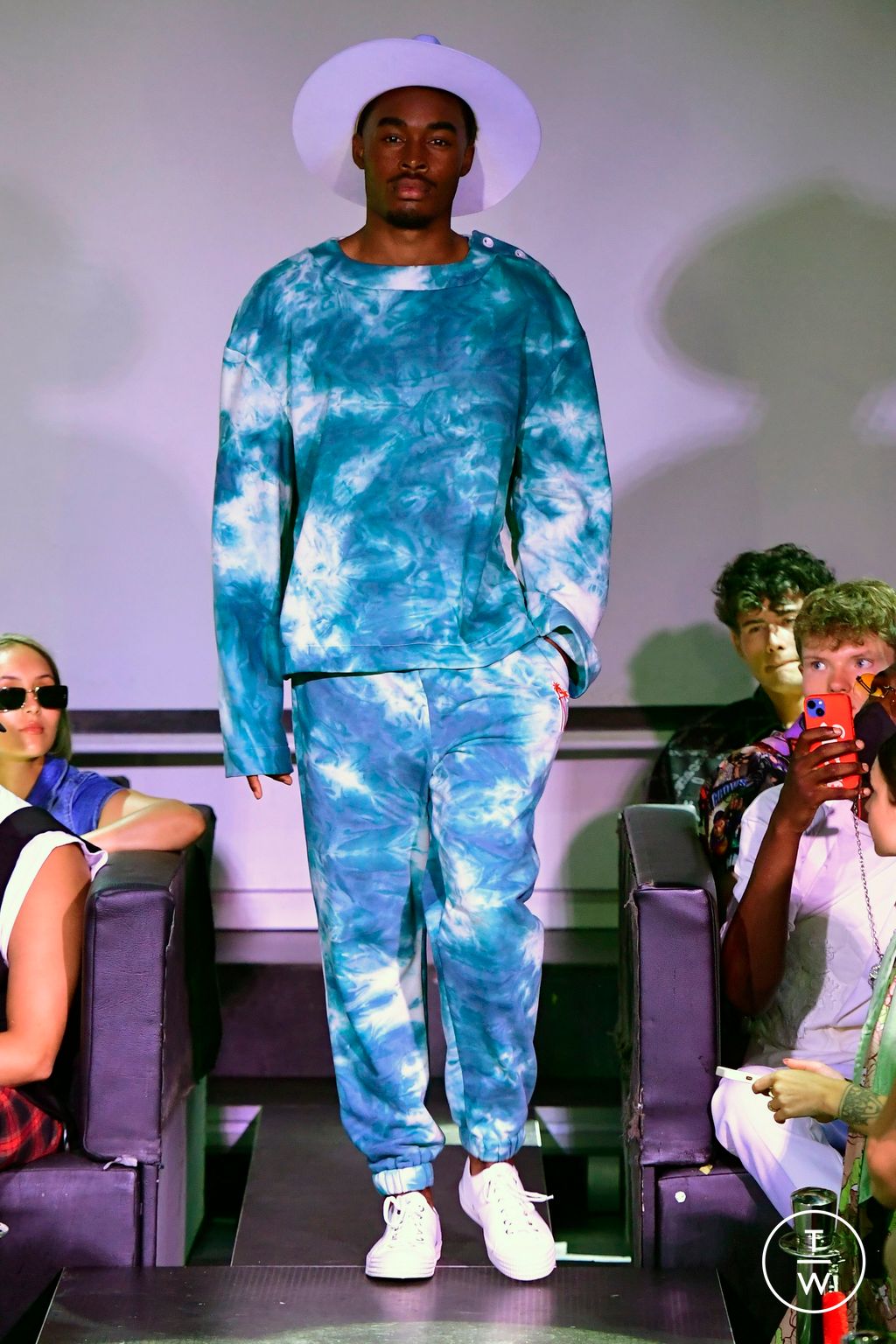 Fashion Week Paris Spring/Summer 2024 look 8 from the Gunther collection menswear