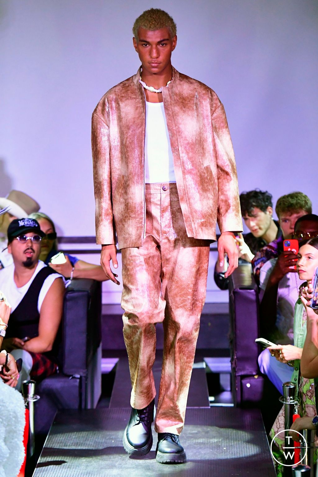 Fashion Week Paris Spring/Summer 2024 look 13 from the Gunther collection menswear