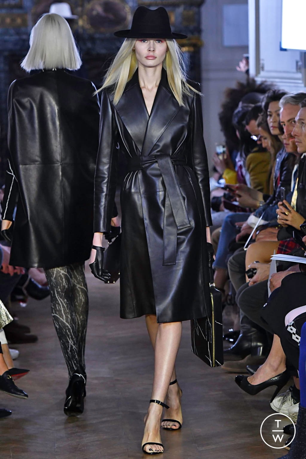Fashion Week Paris Fall/Winter 2019 look 14 from the Guy Laroche collection 女装