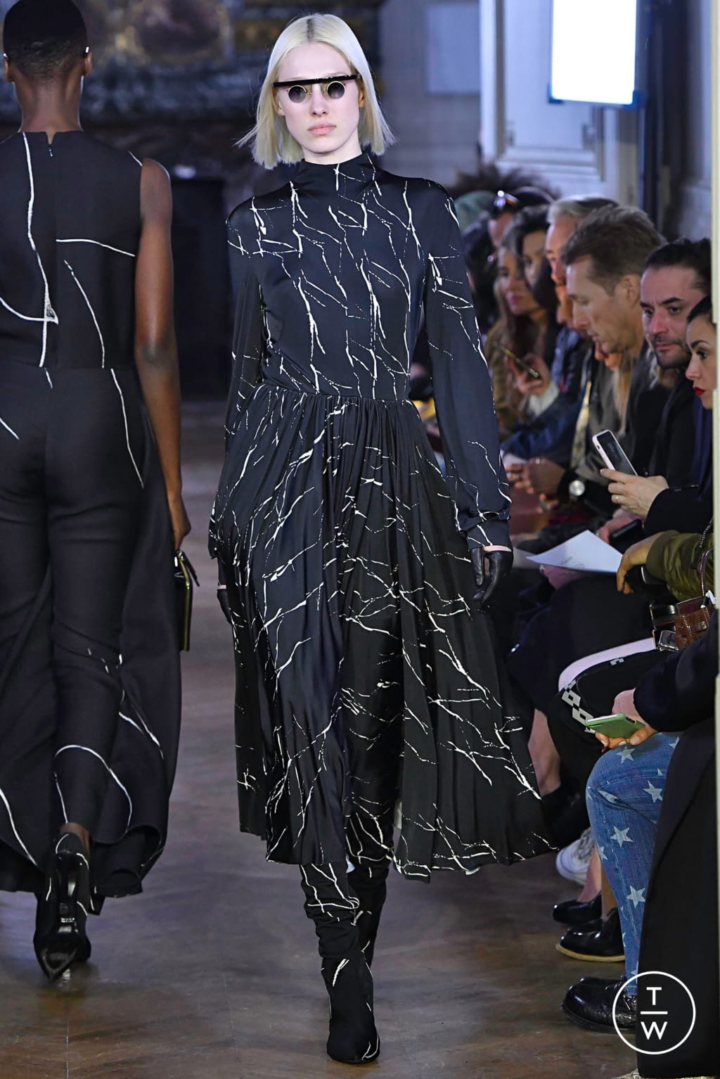 Fashion Week Paris Fall/Winter 2019 look 29 de la collection Guy Laroche womenswear