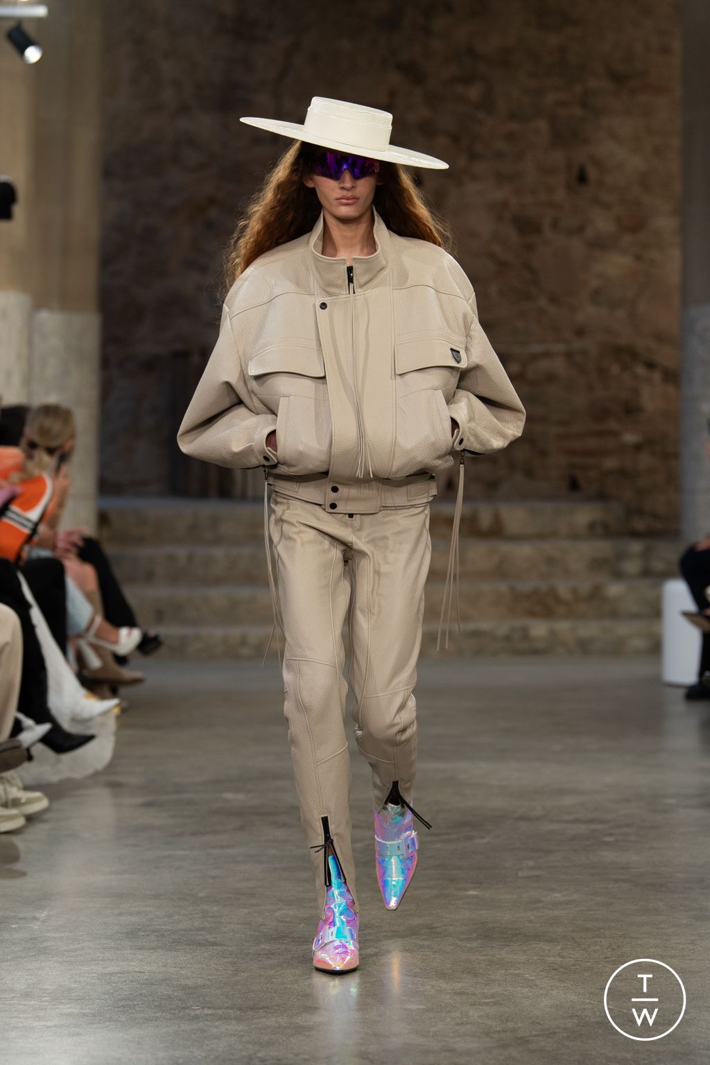 Fashion Week Paris Resort 2025 look 2 de la collection Louis Vuitton womenswear