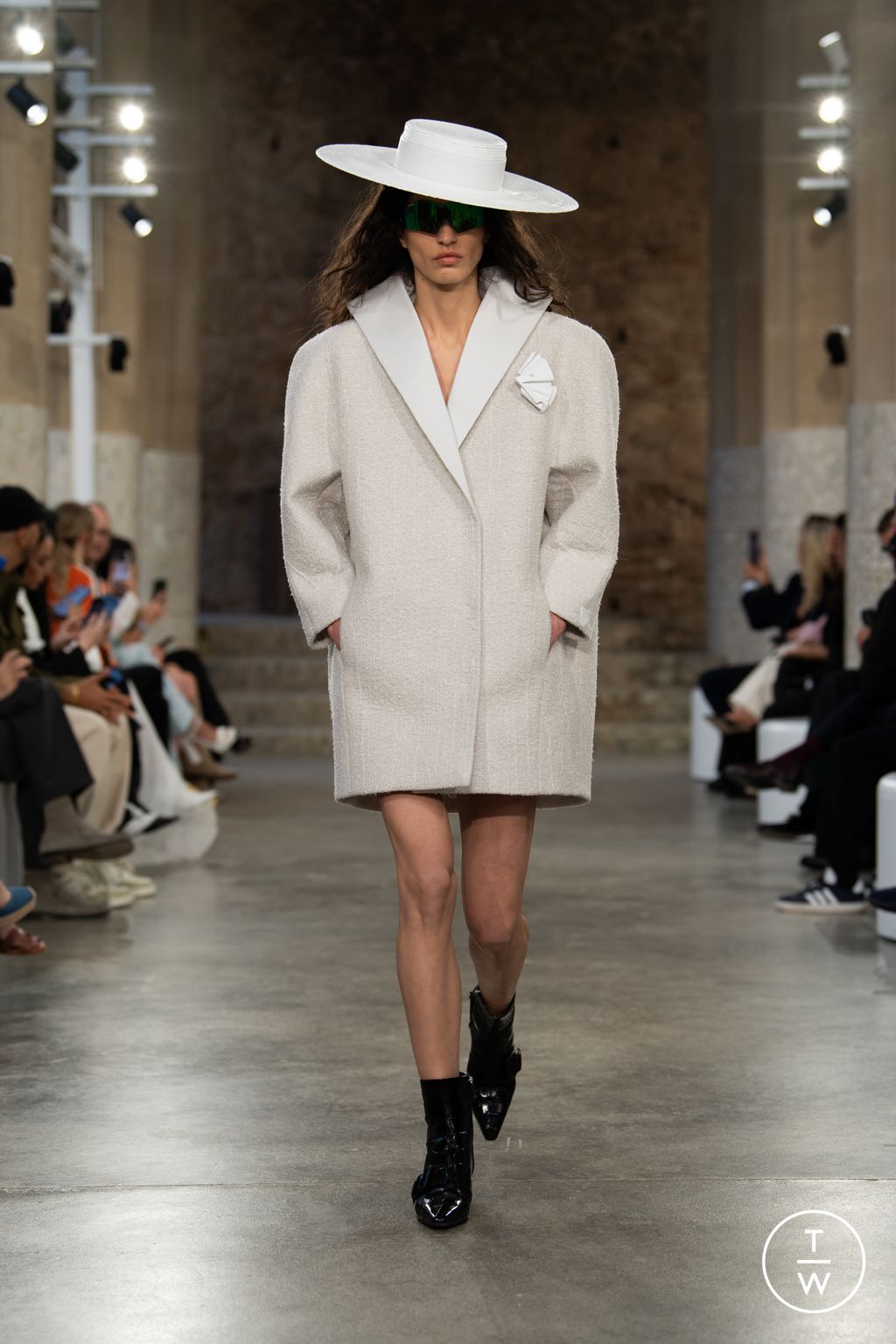 Fashion Week Paris Resort 2025 look 3 de la collection Louis Vuitton womenswear