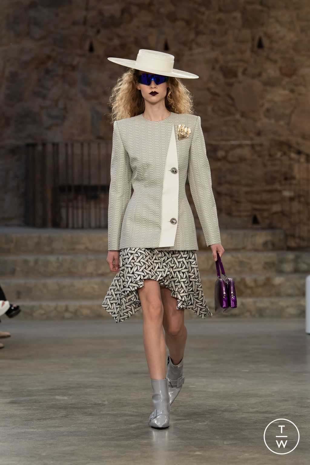Fashion Week Paris Resort 2025 look 5 de la collection Louis Vuitton womenswear