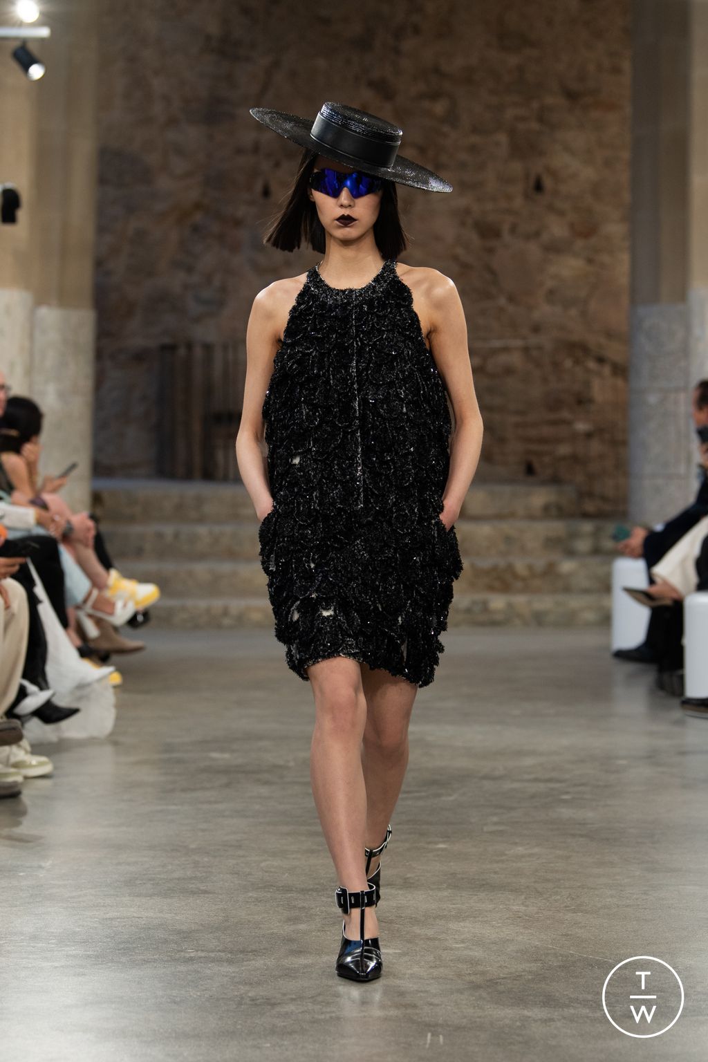 Fashion Week Paris Resort 2025 look 9 de la collection Louis Vuitton womenswear