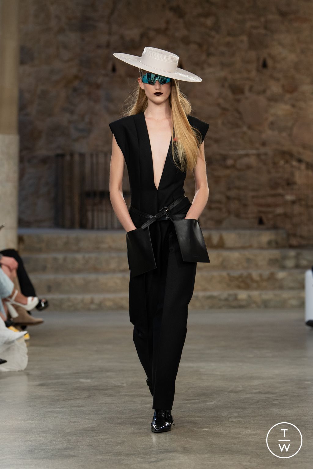 Fashion Week Paris Resort 2025 look 13 de la collection Louis Vuitton womenswear