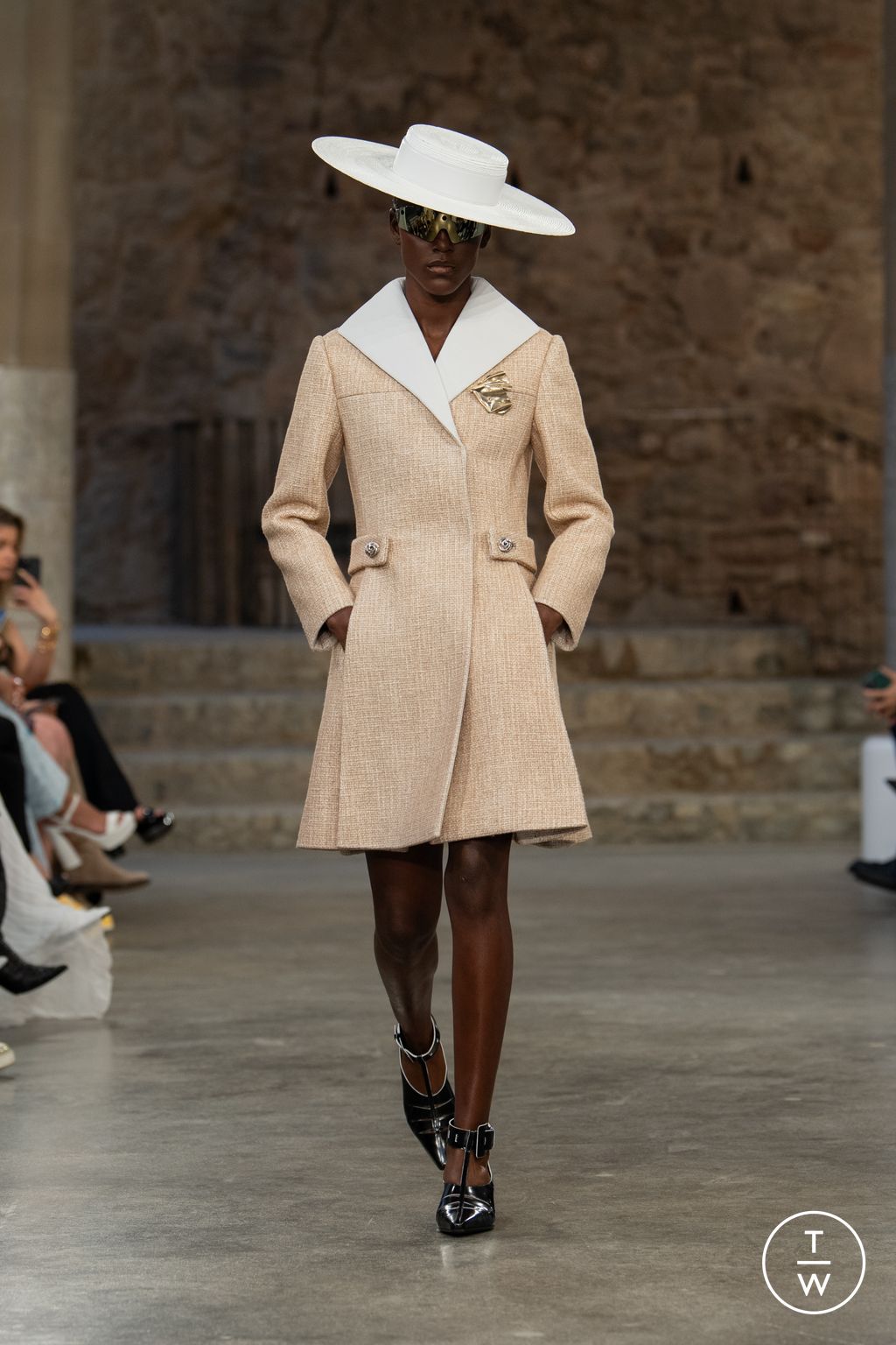 Fashion Week Paris Resort 2025 look 15 from the Louis Vuitton collection 女装
