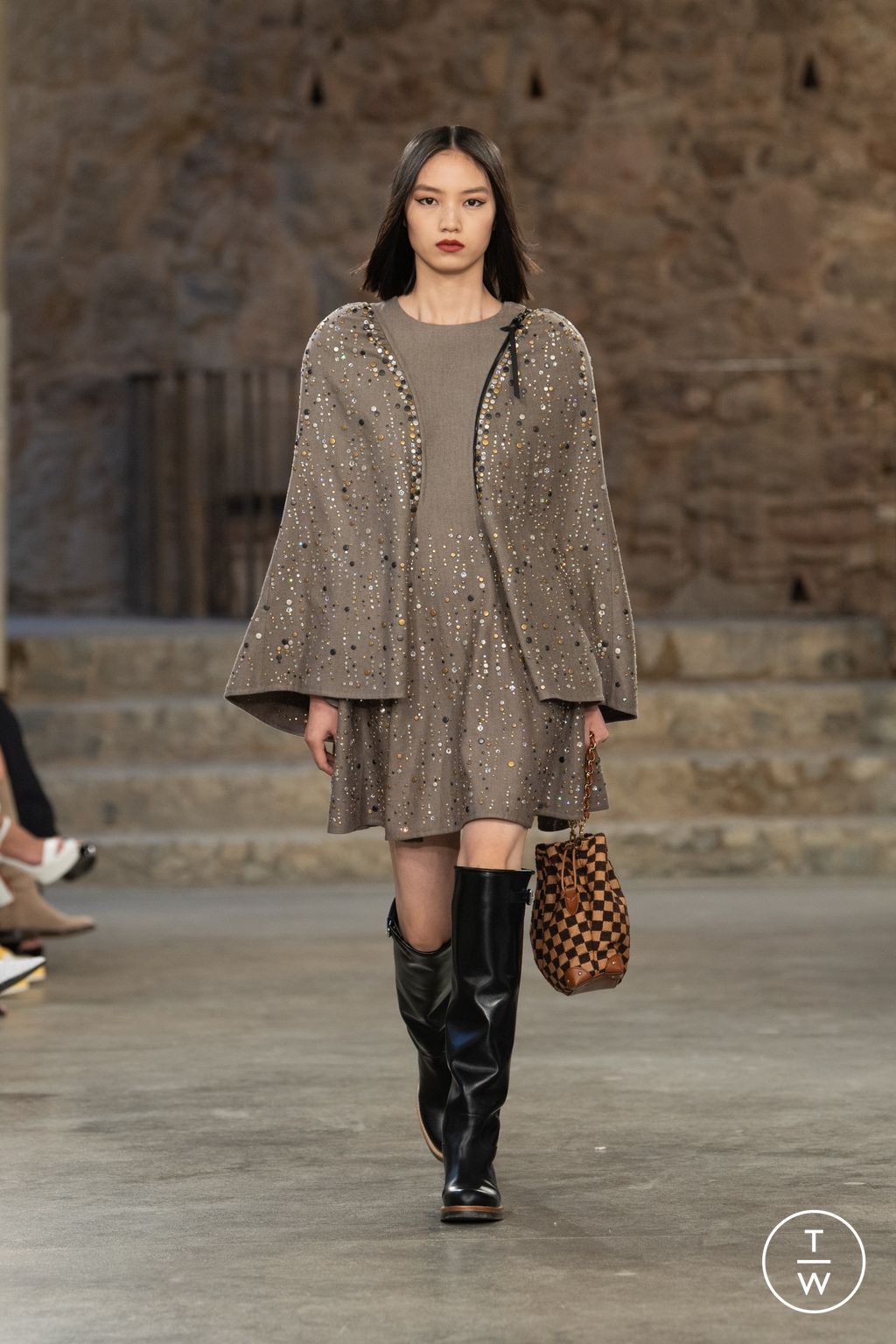 Fashion Week Paris Resort 2025 look 31 from the Louis Vuitton collection womenswear