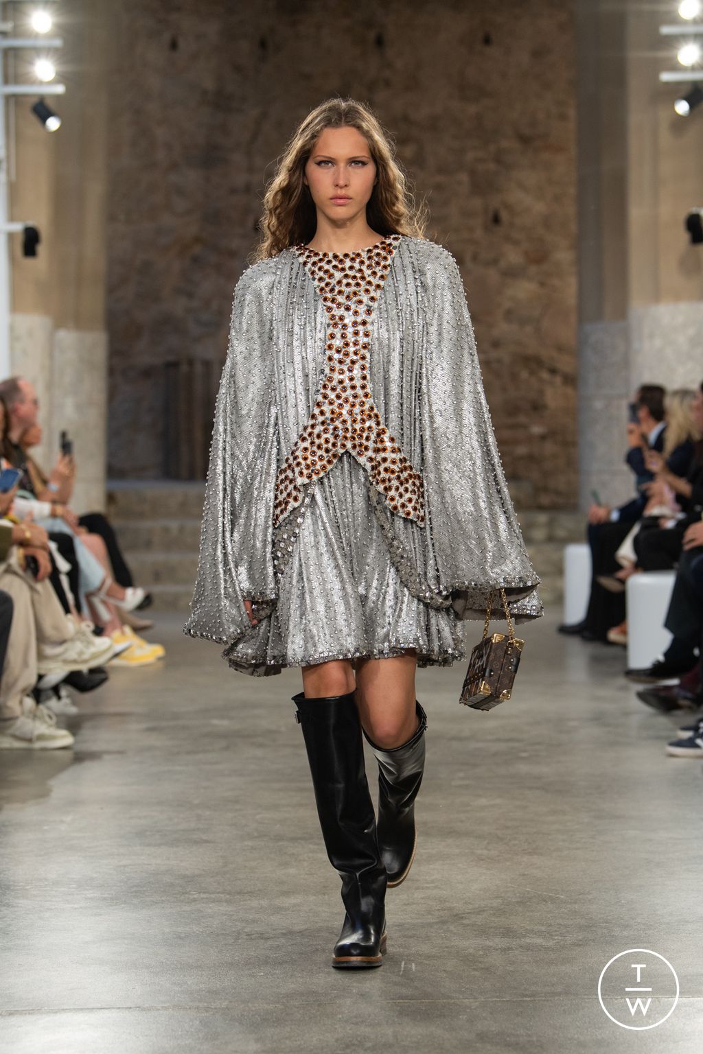 Fashion Week Paris Resort 2025 look 34 from the Louis Vuitton collection womenswear