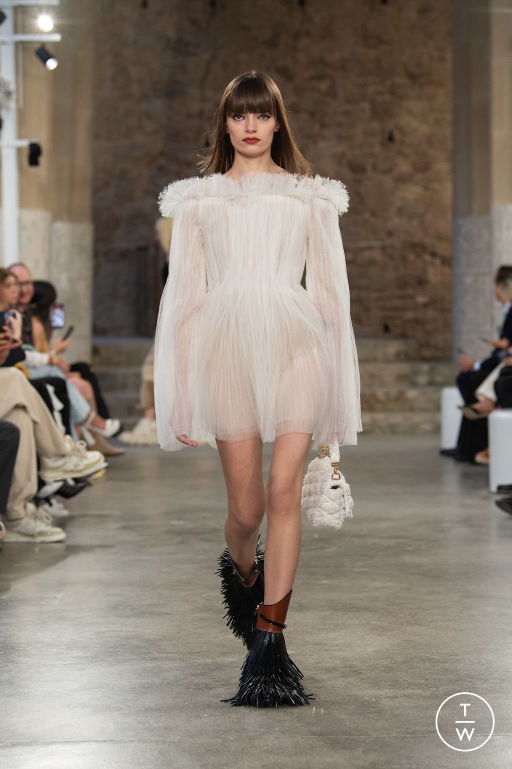 Fashion Week Paris Resort 2025 look 36 from the Louis Vuitton collection womenswear