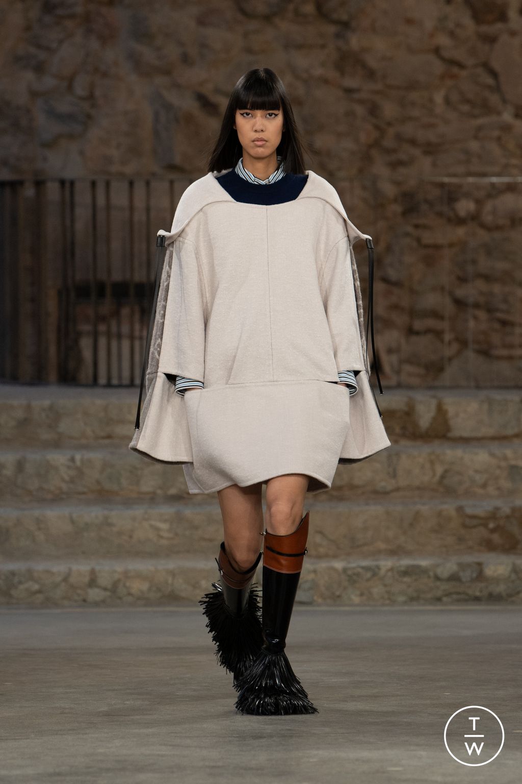 Fashion Week Paris Resort 2025 look 37 from the Louis Vuitton collection 女装