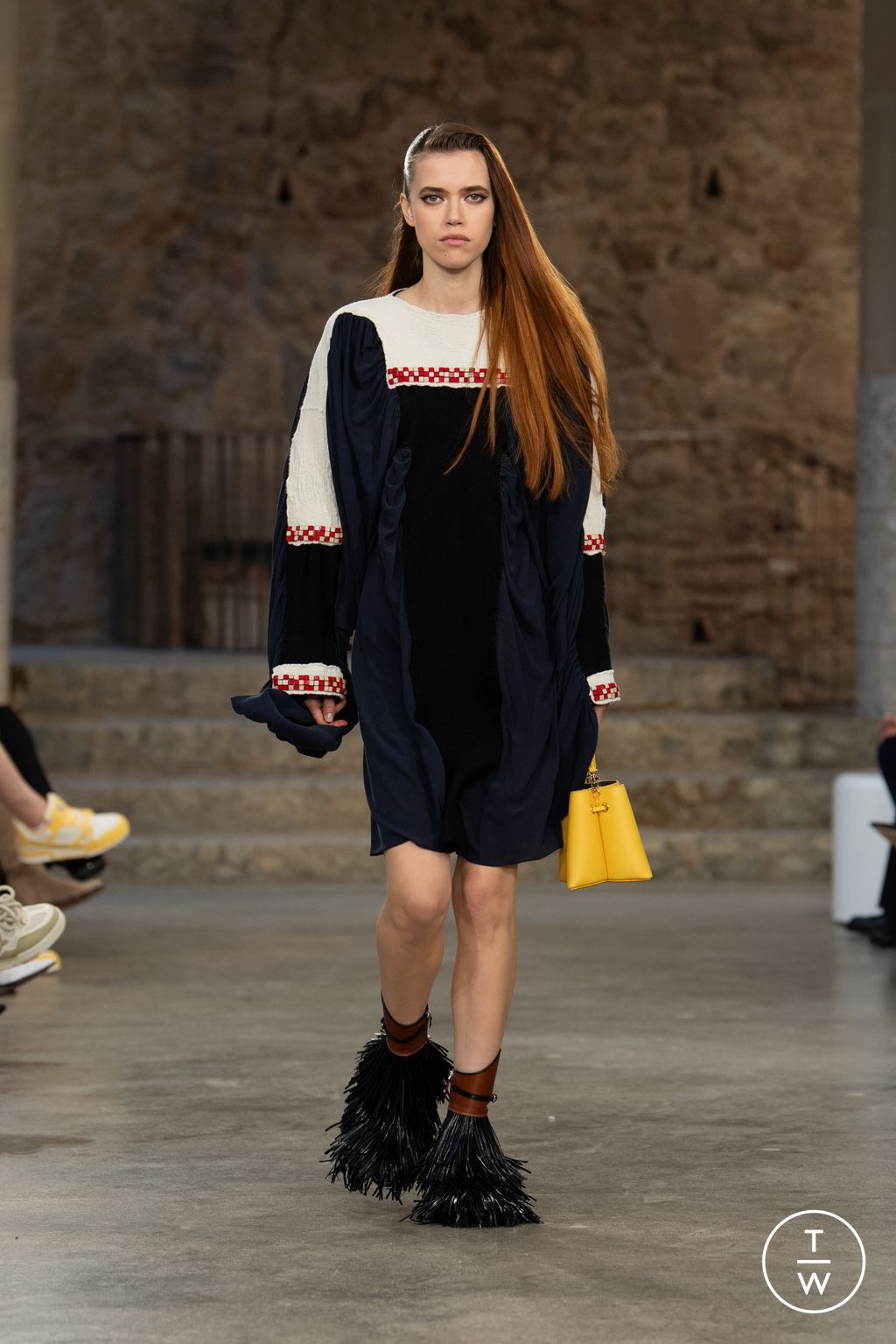 Fashion Week Paris Resort 2025 look 41 from the Louis Vuitton collection 女装