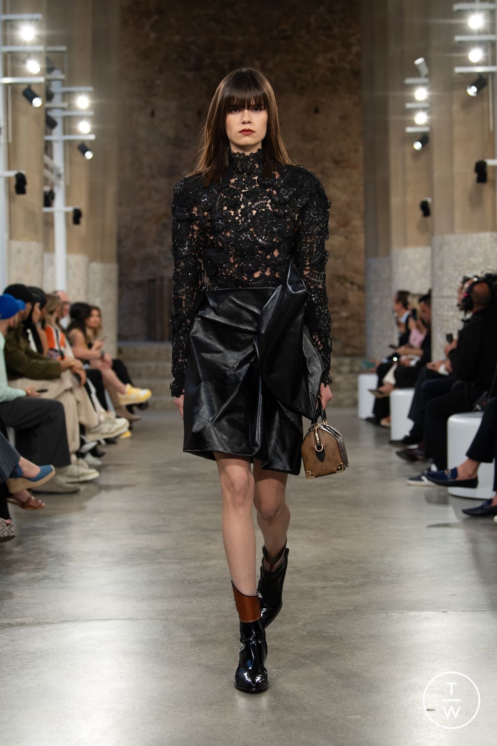 Fashion Week Paris Resort 2025 look 44 de la collection Louis Vuitton womenswear