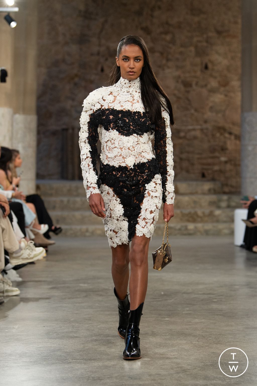 Fashion Week Paris Resort 2025 look 45 de la collection Louis Vuitton womenswear