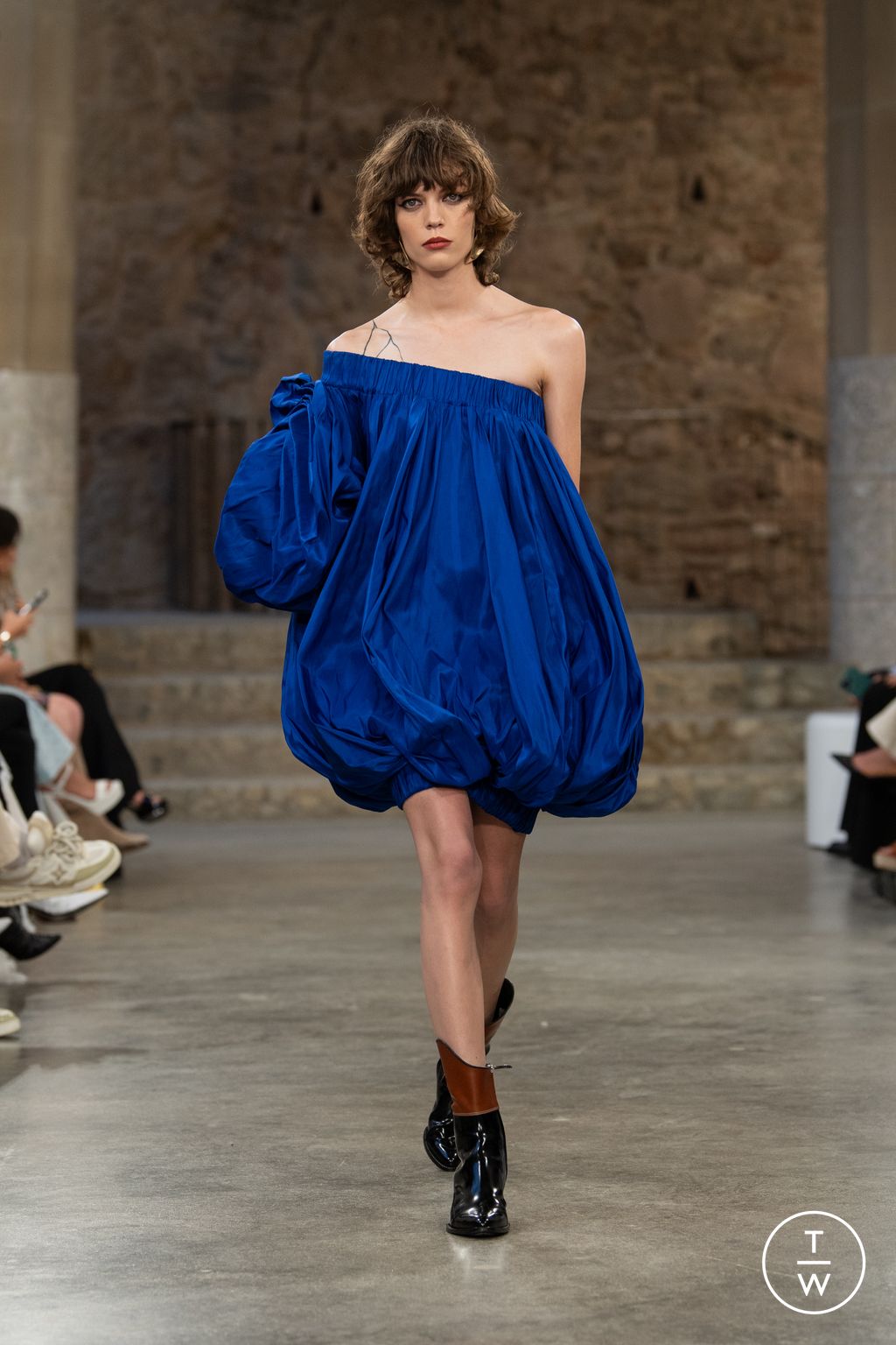 Fashion Week Paris Resort 2025 look 47 de la collection Louis Vuitton womenswear