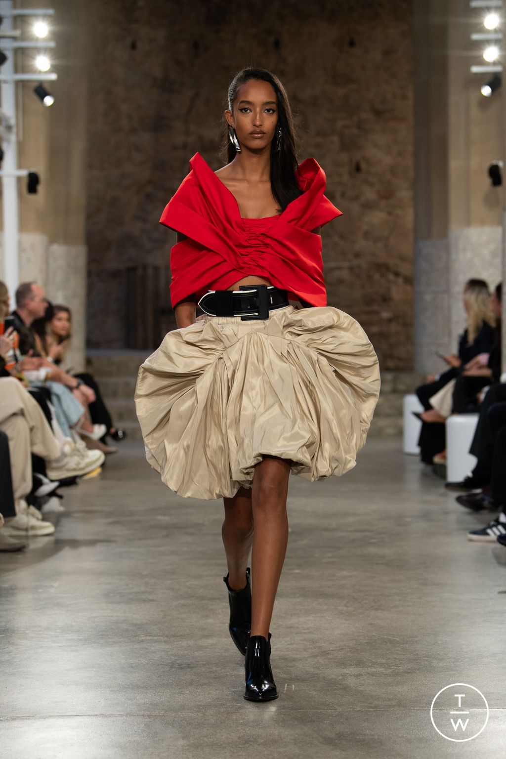 Fashion Week Paris Resort 2025 look 53 de la collection Louis Vuitton womenswear