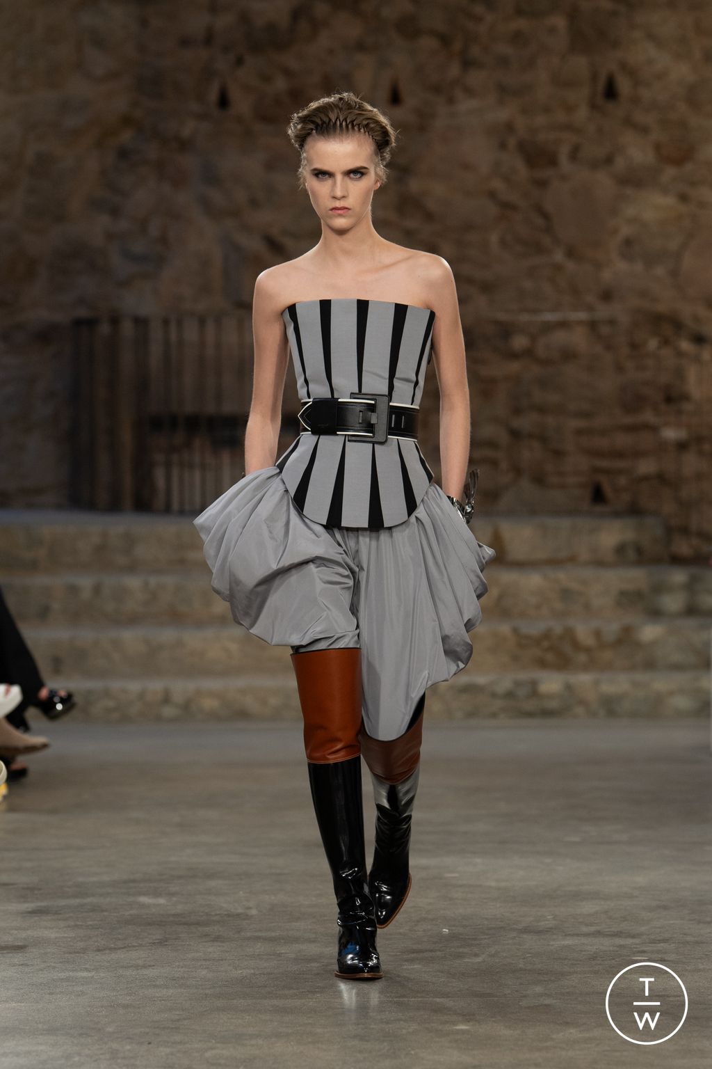 Fashion Week Paris Resort 2025 look 55 from the Louis Vuitton collection womenswear