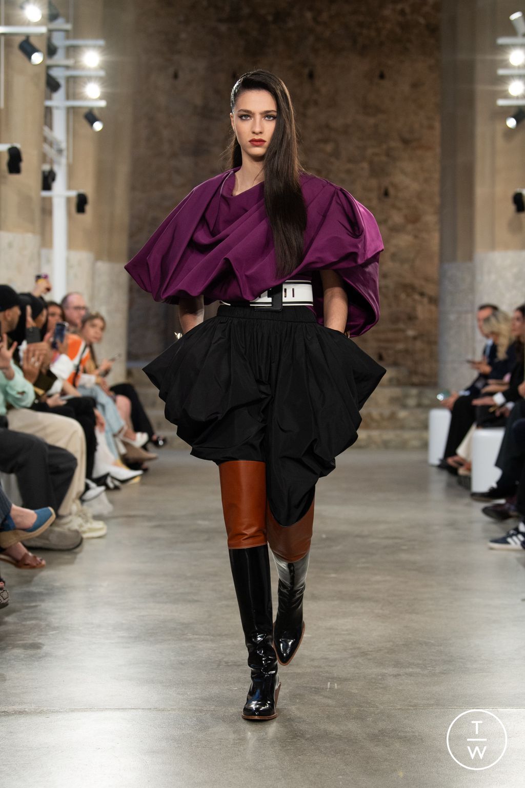 Fashion Week Paris Resort 2025 look 56 de la collection Louis Vuitton womenswear