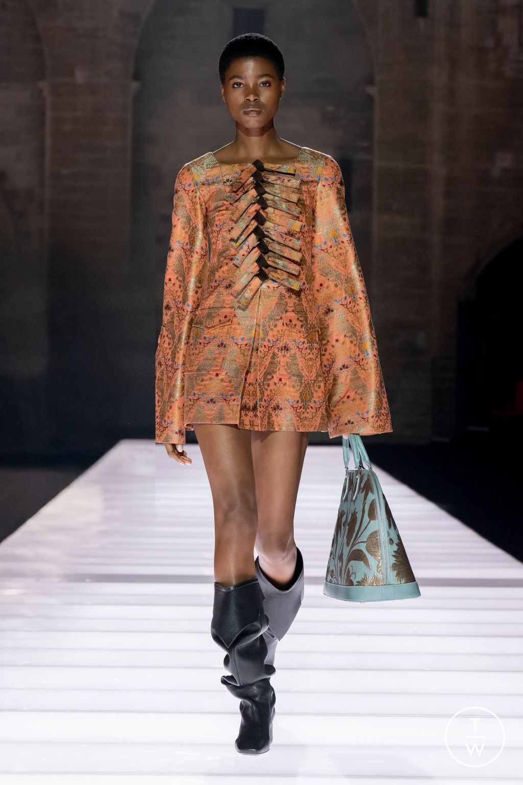 Fashion Week Paris Resort 2026 look 7 from the Louis Vuitton collection womenswear