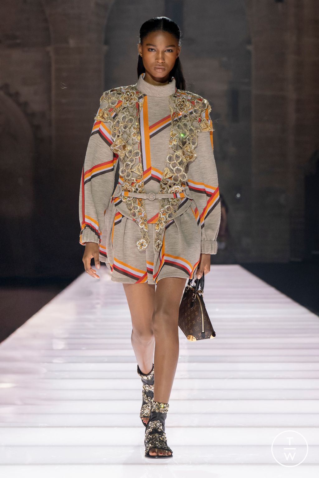 Fashion Week Paris Resort 2026 look 33 from the Louis Vuitton collection womenswear