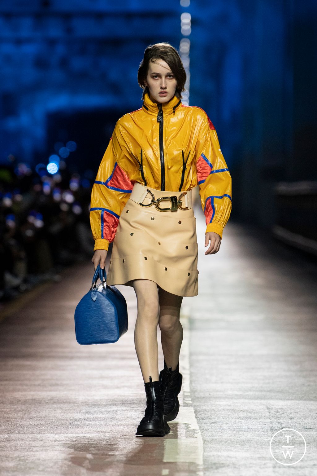 Fashion Week Paris Pre-Fall 2023 look 2 from the Louis Vuitton collection 女装