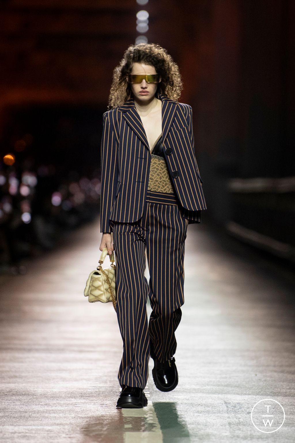 Fashion Week Paris Pre-Fall 2023 look 25 de la collection Louis Vuitton womenswear