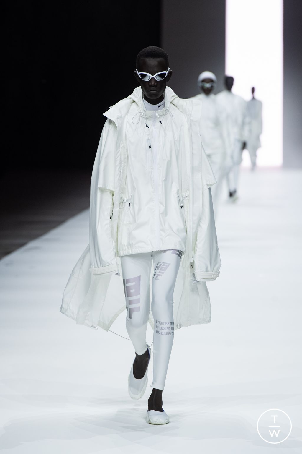 Fashion Week London Spring/Summer 2023 look 1 de la collection Haider Ackermann womenswear