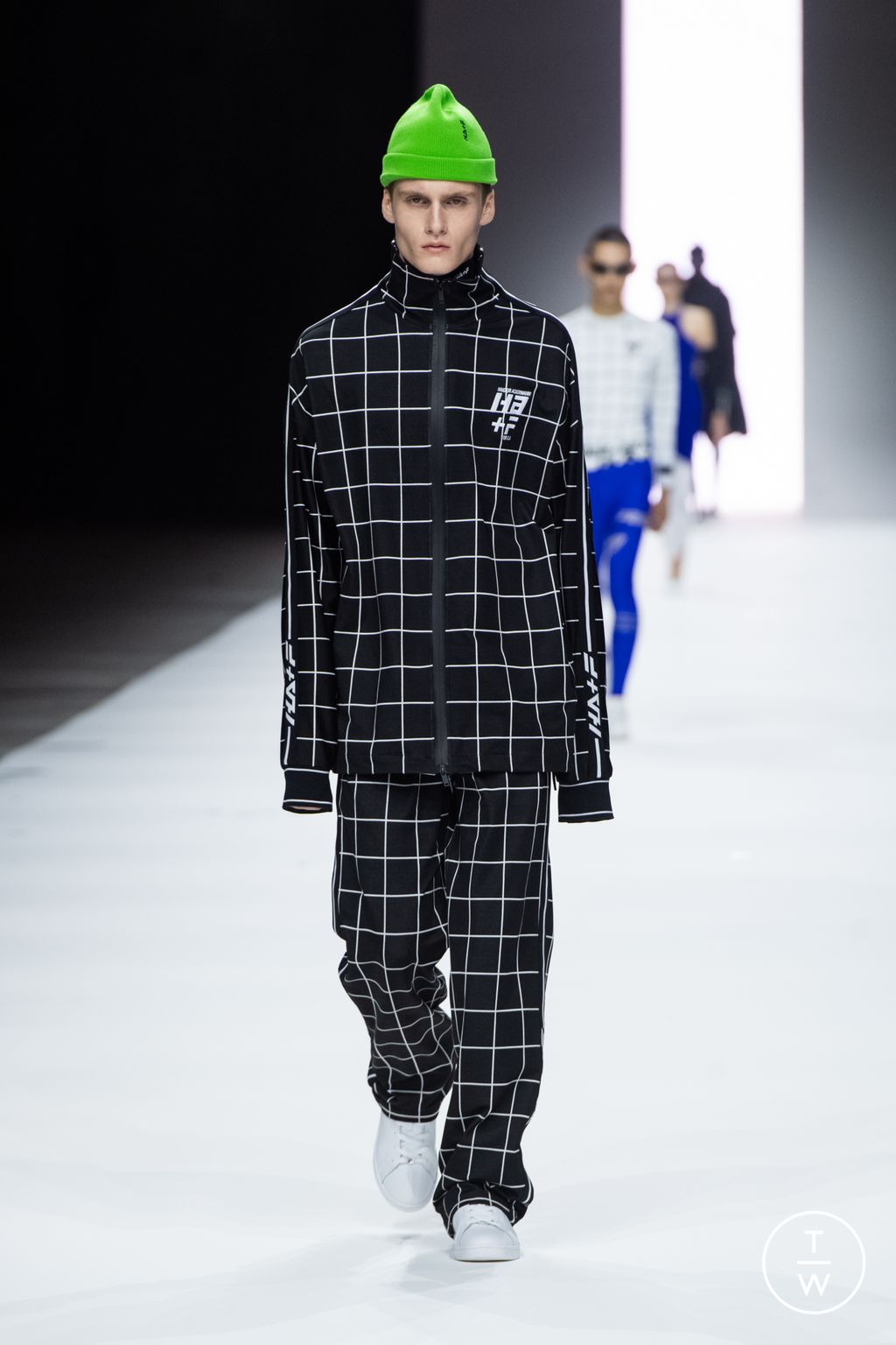 Fashion Week London Spring/Summer 2023 look 16 from the Haider Ackermann collection 女装